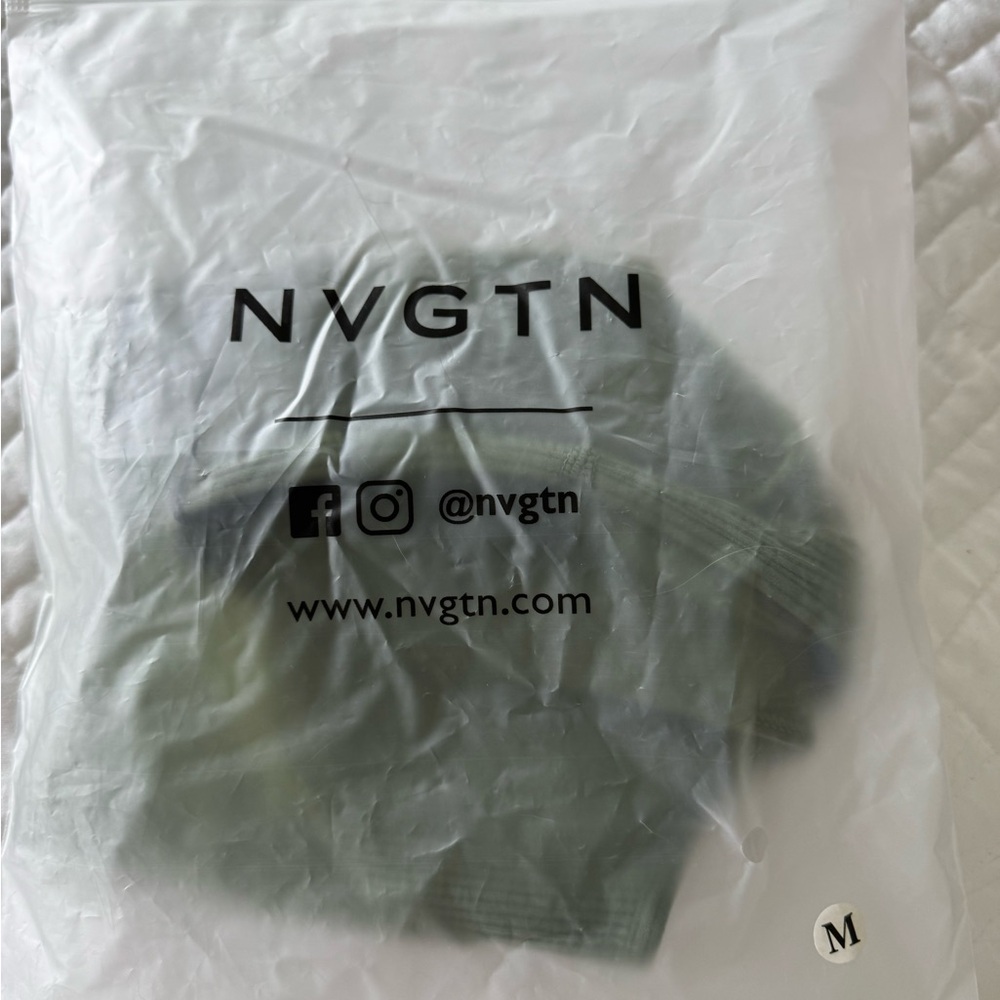 NVGTN Limitless Ribbed Seamless Halter Bra MEADOW Medium NWT - Picture 5 of 6